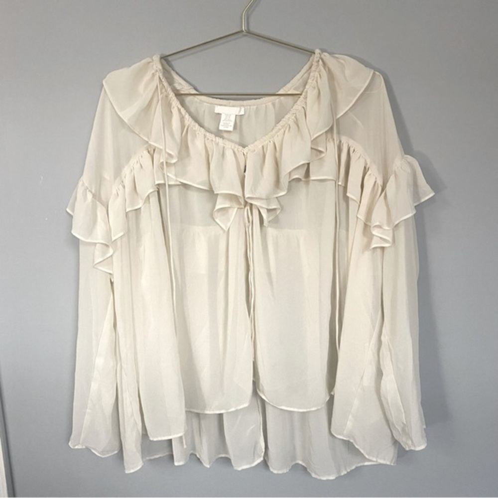 H&M Ruffle Romanic cottage core style 
Ladies top blouse Cream